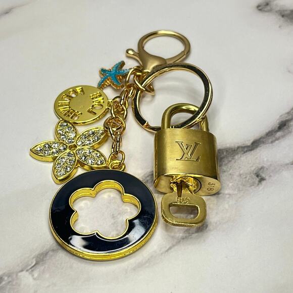 Louis Vuitton Lock & Key Set #318 with Gold-Tone Floral Charm Keychain - Picture 1 of 5